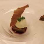 T.N - 紅あずまと黒糖のトルタ　バニラのジェラート