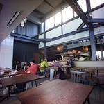 パスタ フレスカ ダンメン - 店内はゆったりと落ち着く雰囲気