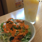 Razumaharu - ランチ：サラダ、オレンジラッシー