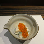 割烹 清風 - ほうれん草、帆立、舞茸の白酢和え いくら乗せ