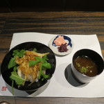 割烹 清風 - 白魚のかき揚げ丼、赤出汁、香の物