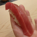 初音鮨 - 中トロ(鮪の体温に合わせて）