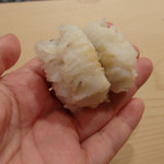 初音鮨 - 淡路ハモ(朝6時半に〆たもの。神経を抜いている。ブリブリな食感）