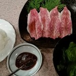 Jujutei - サンチュと御飯を巻いて食べるロース