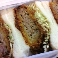 赤坂 金舌 - お土産のメンチカツサンド