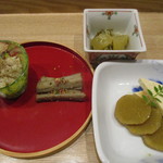 小料理 すず乃 - ツナとポテトのサラダ、たたきごぼう、数の子の松前漬け、クリームチーズの味噌漬けといぶりがっこ
