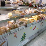 神戸屋 - 店頭にパンが並んでます