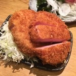 一間酒場　1丁目1番地 - ハムカツ！
      厚いねー。
      250円