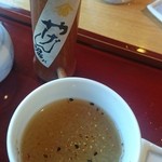 Zarusoba Tsudono - 濃い目の蕎麦湯に蕎麦つゆと「やげん」を入れてみました。