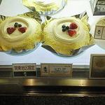 ケーニヒス クローネ 新宿高島屋店 - ショーケース