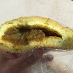 Hankyuu Oashisu - 阪急名物カレーパン（108円）中身