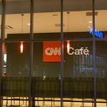 CNN Cafe - 空の広場に面する･･･