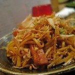 OKIRAKU - 沖縄そばのピリ辛焼きそば　720円