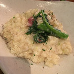 bistro アナログ舎 - 生ハムとその日の野菜の麦米のクリームリゾット 880円。