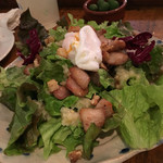 bistro アナログ舎 - リヨン風サラダ グレープフルーツのドレッシング 880円。