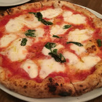 パルテノペ - マルガリータ
      ナポリサイズ、水牛モッツァレラ