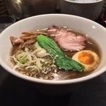 すみれ - ラー博は俺の社員食堂。本日2015年12月21日より販売開始の新メニュー、焙煎黒胡麻味噌ラーメソ！  黒胡麻が効いているが、いつもの味噌も感じられる。平打ちの太麺もイイね！