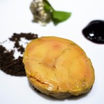 タストゥー - フォアグラのミキュイ、カカオのクランキー、山ブドウのジュレ　　