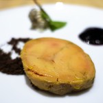 タストゥー - フォアグラのミキュイ、カカオのクランキー、山ブドウのジュレ　　