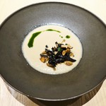 タストゥー - マッシュルームのヴルーテとフランス産野生茸のポワレ　　