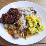 ヴェヌス サウス インディアン ダイニング - 日曜日のランチビュッフェ(1000円) この日はマトンとブロッコリー、野菜と豆のカレー、フィッシュフライ(鯖)、白菜のドライカレー