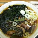 そば処　亀島 - （2015/12  訪問）山菜そば（290円）＋わかめトッピング（80円）