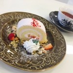 クラシ カフェ - いちごのロールケーキ