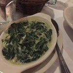 d.k Steakhouse - お肉と一緒にいただいたクリームスピナッチ、たっぷりのほうれん草をクリームソースで煮込みパルメジャンチーズとベシャメルソースで仕上げてあります、お肉にぴったり。
            