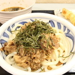はなまる屋 - 肉つけ麺 うどん 630円。ちくわ天 110円。
