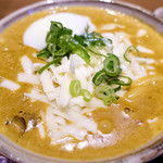 悠讃 - チーズカレーうどんに温玉トッピング