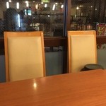 Kokosu - 店内窓際テーブル席