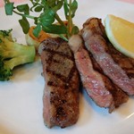 アントニオ - 国産牛サーロイン♪柔らかくて塩胡椒の加減も絶妙。