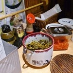 山小屋 - 卓上の薬味