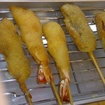 大阪新世界 串かつ さじろう - エビ等