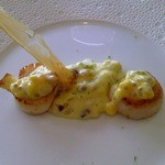 レストラン シャンボール(リーガロイヤルホテル大阪) - 帆立貝のポワレ　もちきびのポレンタとマンゴーのタルタル添え