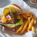 Wranglers Steakhouse - 料理写真:クラッシックバーガー