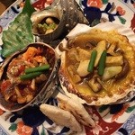 どんつき左 - あさりのトマト焼き、にし貝のつぼ焼き、カレー風味