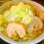 かじろうramen7 - ラーメン小豚+ねぎ 「ニンニクアブラ」(910円) 2015/12