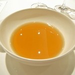 エメ・ヴィベール - Consomme chaud son royale au xeres