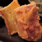てんぷらこざき - 10品目はさつまいも。天ぷらの素材自体もいいものを使われてるんだと思うけど、どれもすごく美味しくて大満足。揚げ物をたくさん食べると脂っこさがくることもあるけど、こちらの天ぷらは全然そんなことないね。