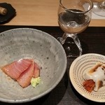 神保町 傳 - 熟成鰤のヅケ 背中 腹と唐墨と焼き餅
      
      