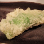 てんぷらこざき - 2品目は海老しそ包み。
      