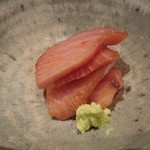 神保町 傳 - 熟成鰤のヅケ 背中 腹
      