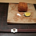 神保町 傳 - 蟹クリームコロッケ 酢橘 塩
      