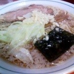 YAMAちゃん - ちょこっと前の画像　にんにくラーメン大盛＋キャベツ