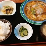 美柳 - カツとじ定食。