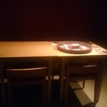 千翠 - テーブル席は荷物置きになってました