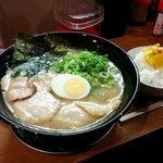 くるめや - ラーメン(中、750円)