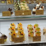 Patisserie L’ Oasis - 店内　ケーキショーケース