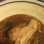 烈志笑魚油 麺香房 三く - トロトロになっている大きなチャーシューが２枚。（2015.12 byジプシーくん）